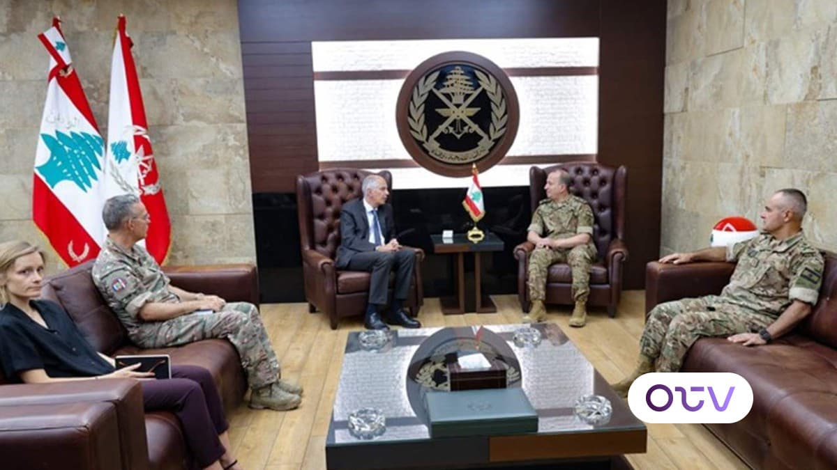 قائد الجيش يستقبل السفير الفرنسي في زيارة وداعية