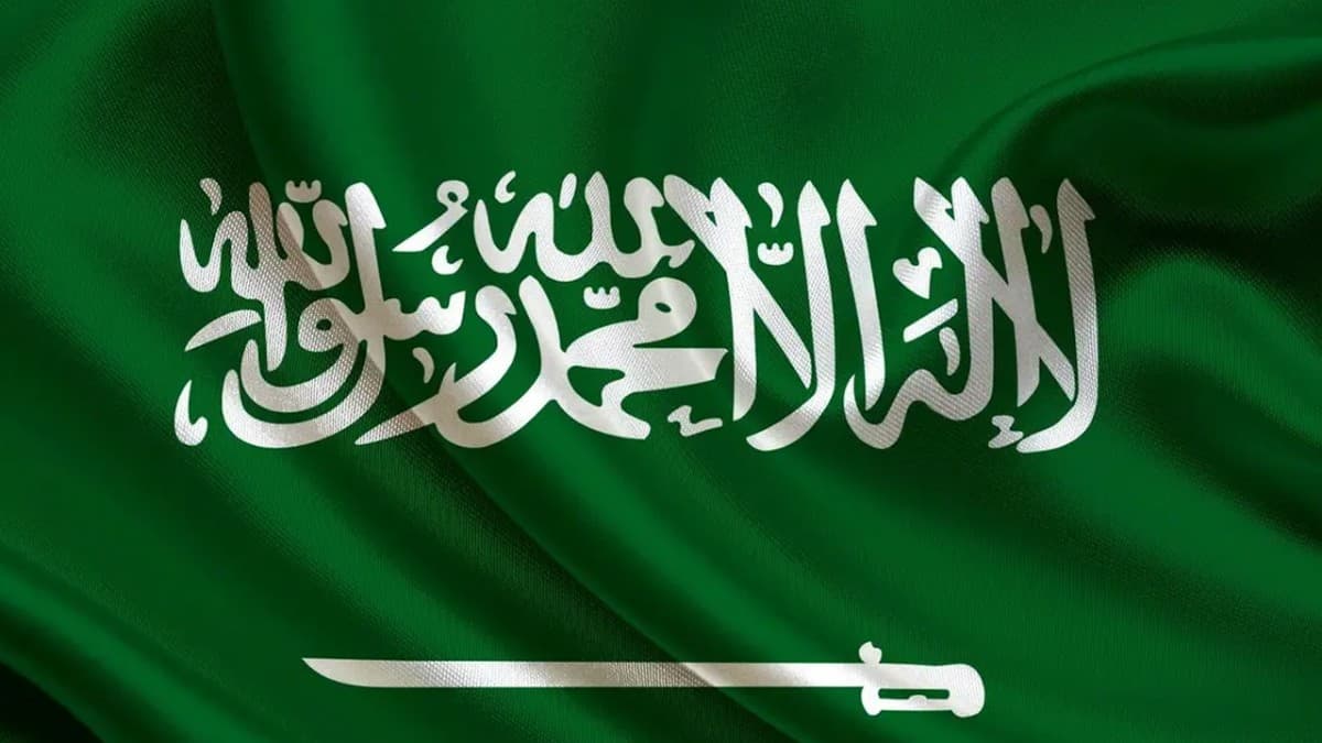 الخطوط السعودية: مقتل موظف وتضرر طائرة في هجوم مطار الملك خالد الدولي
